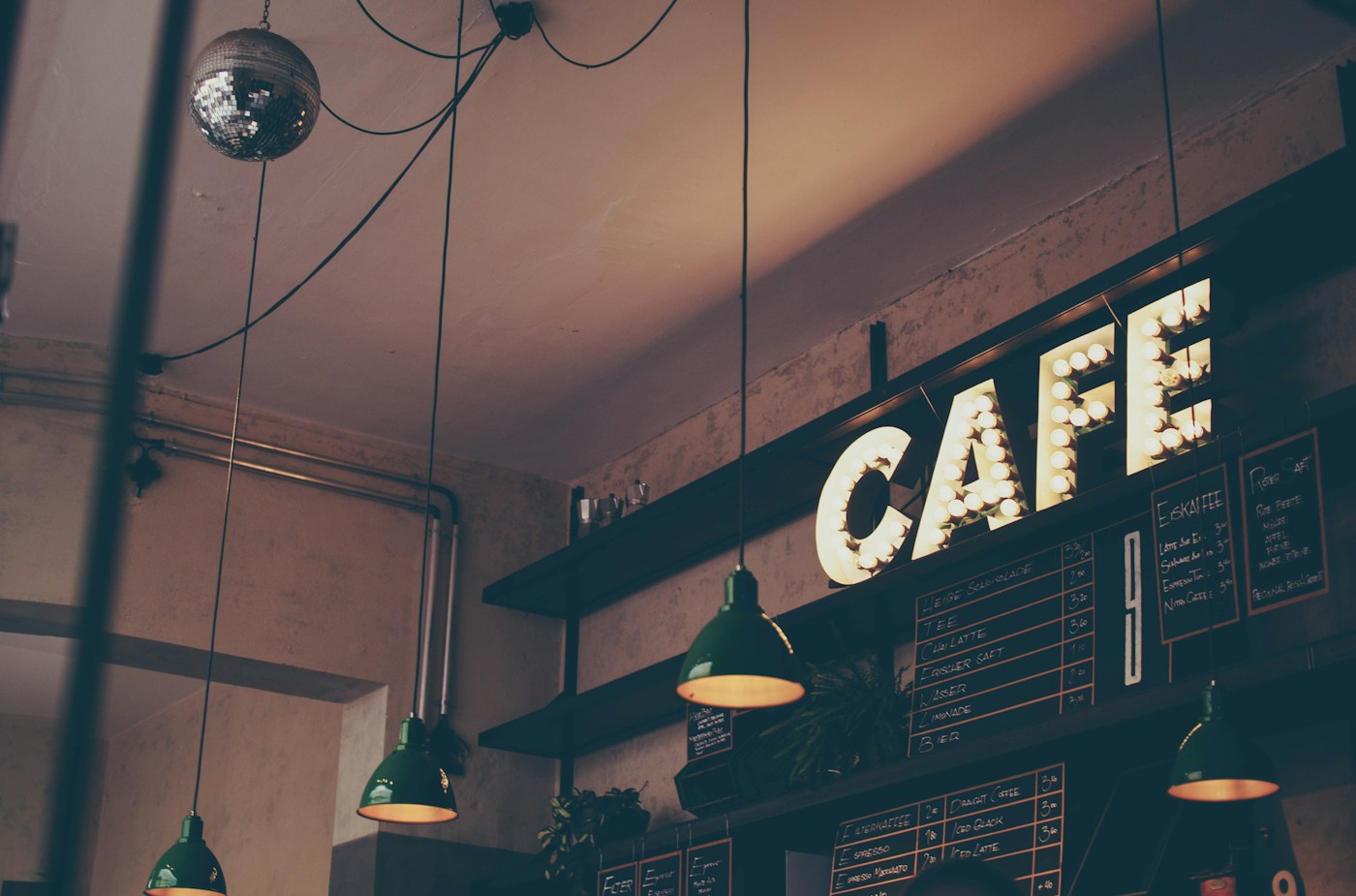 Şehir rehberleri için temsili kafe görünümü
